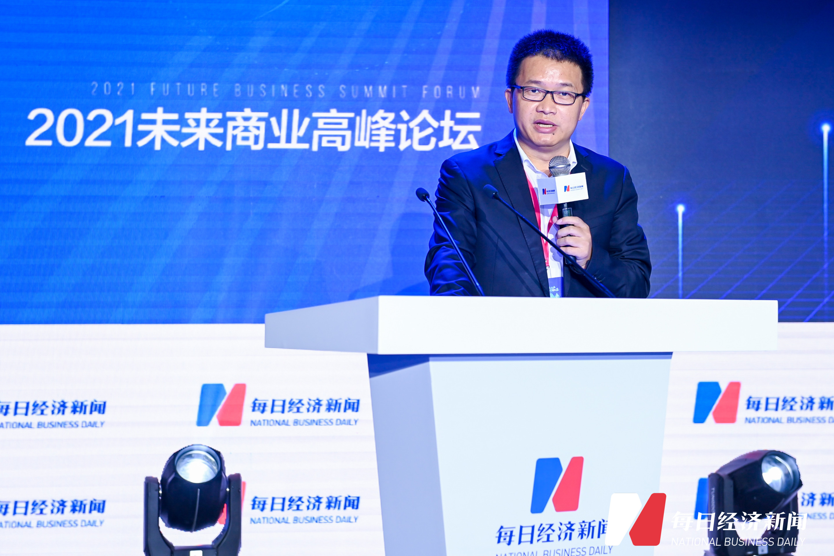 李志起出席2021未来商业高峰论坛：新国潮已让中国品牌开始“云上超车”