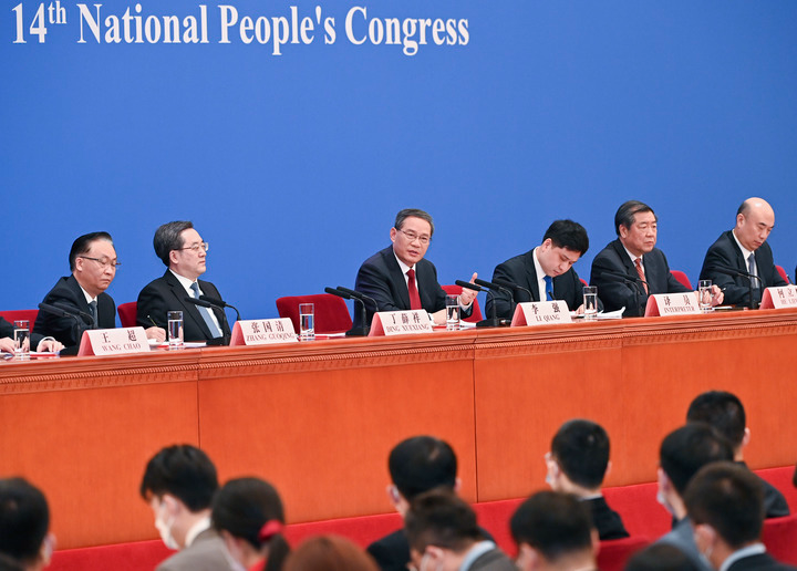 首次记者会上，李强总理为什么专门提到“四千精神”？
